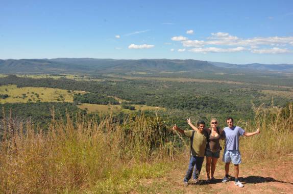 Com o Chico e o nosso guia Pedrão, em mirante na Chapada dos Veadeiros, região de Cavalcante - GO